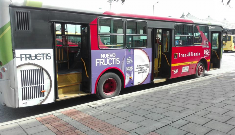 Campaña de Garnier  Fructis en buses híbridos duales