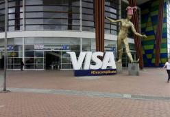 Gigantismo visa en centro comercial