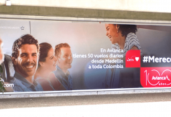 Publicidad en Aeropuerto de Medellín con Avianca en Pasavías
