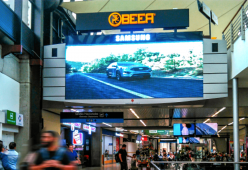 Publicidad en Aeropuertos de Ford con Pantallas led