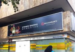 Publicidad Buchanans en el Centro Comercial punto 93