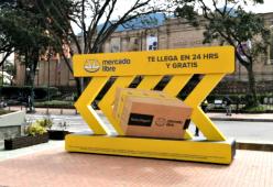 Mercado Libre en Publicidad exterior de parques