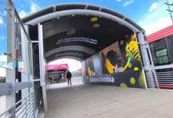 El Túnel LED de TransMilenio inmersivo