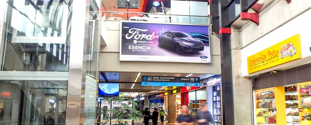 Publicidad en Aeropuertos de Marketmedios con Ford