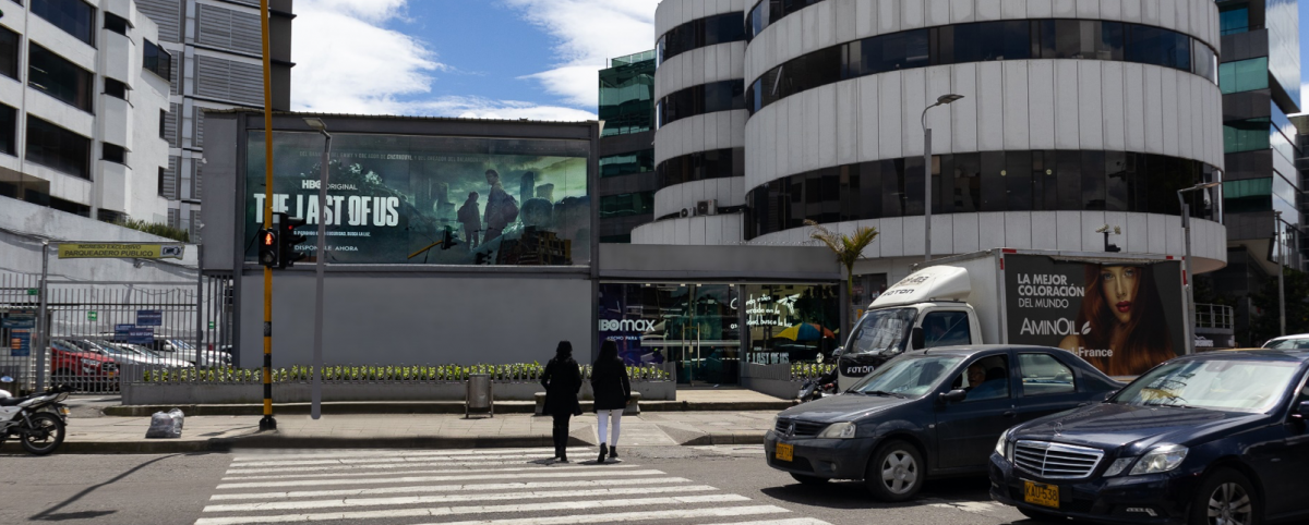 Fachada traslúcida de la calle 100 con 15