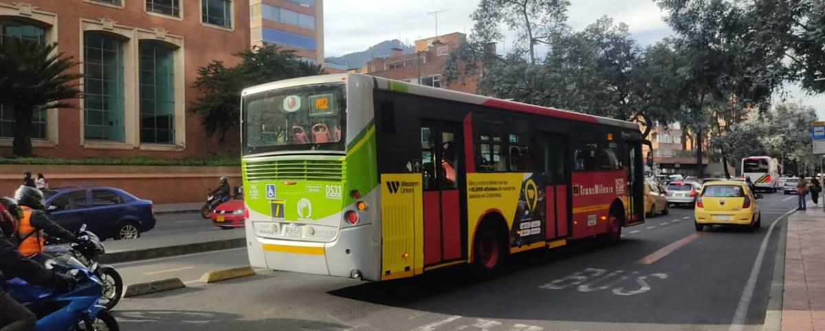 Publicidad Marketmedios en Transmilenio Buses exterior 