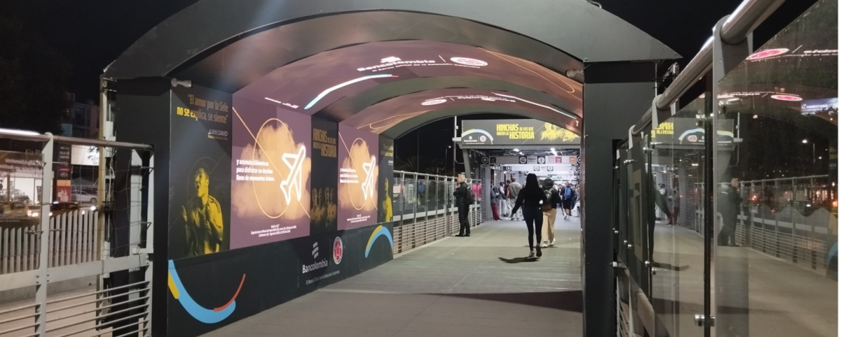 Tunel publicitario en transmilenio