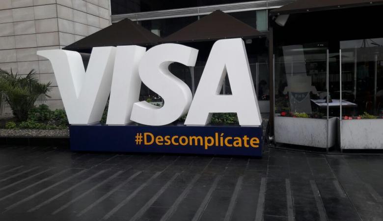 Gigantismo visa en centro comercial