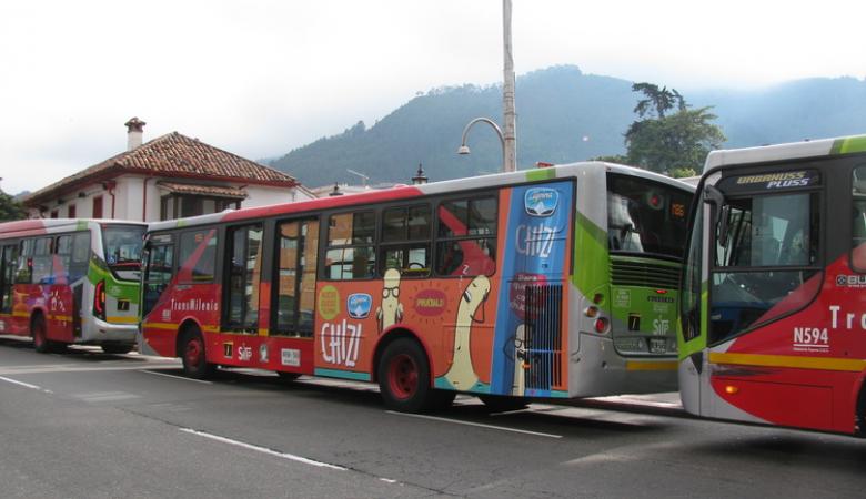 publicidad de alpina en transmilenio 