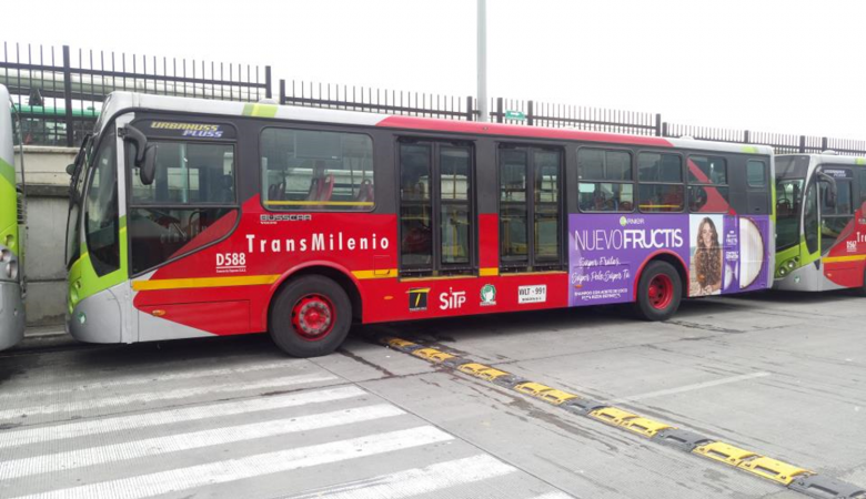 Campaña de Garnier  Fructis en buses híbridos duales