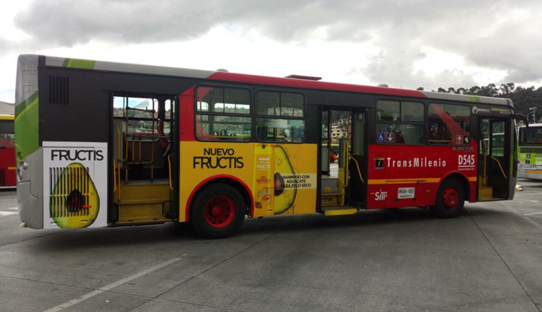 Campaña de Garnier  Fructis en buses híbridos duales