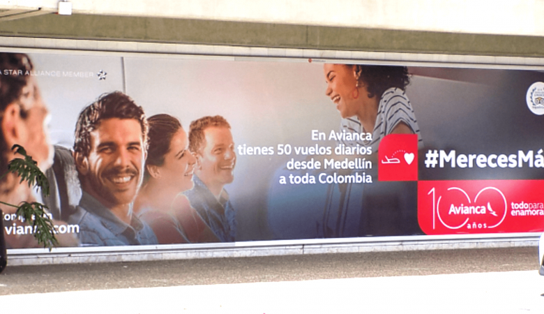 Publicidad en Aeropuerto de Medellín con Avianca en Pasavías