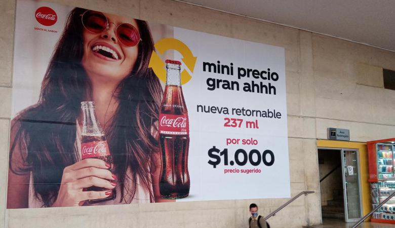 Publicidad de Cocacola en Estaciones de transmilenio