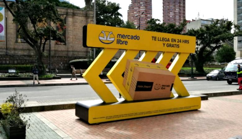 Mercado Libre en Publicidad exterior de parques