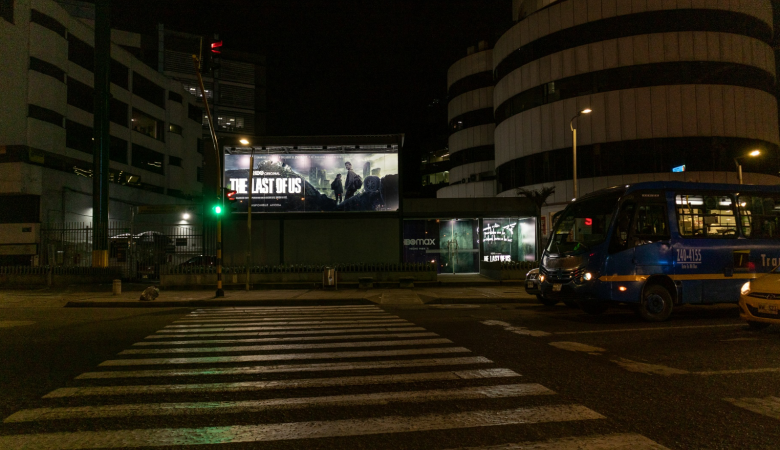 fachada traslúcida noche 100 con 95