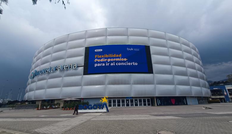 Publicidad en Fachada del Movistar Buk