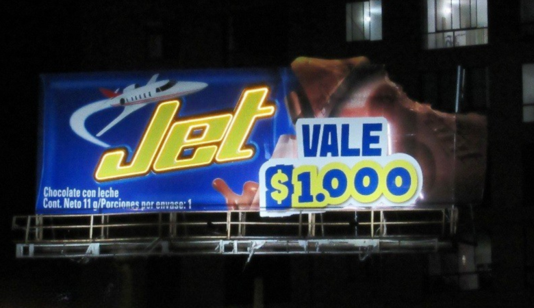 Jet con iluminacion en valla