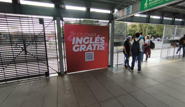 Publicidad en Transmilenio Niza 127