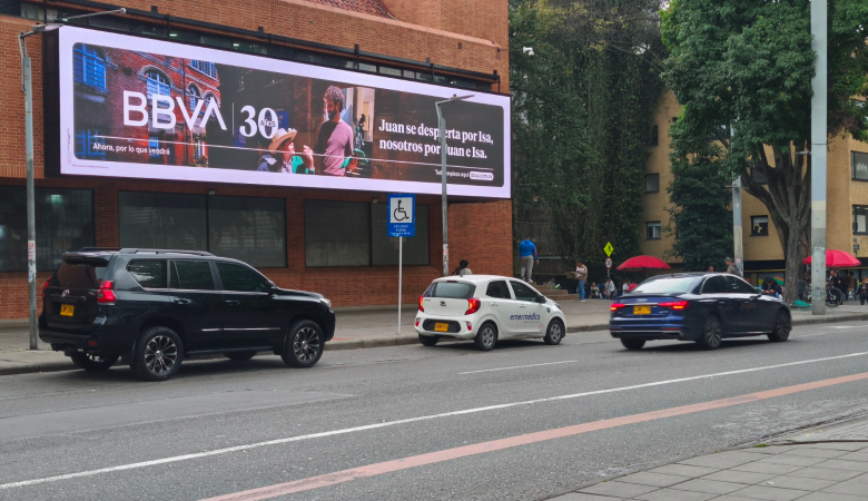 BBVA en pantalla LED de Unilago Marketmedios
