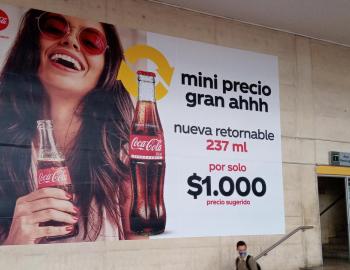 Publicidad de Cocacola en Estaciones de transmilenio