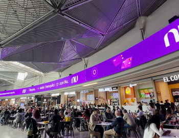 Nubank en pantalla LED de Parque Colina