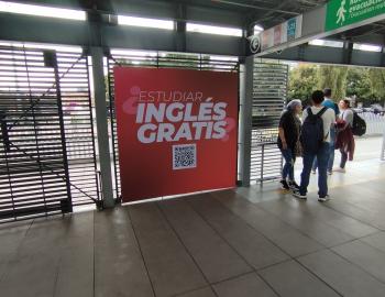 Publicidad en Transmilenio Niza 127