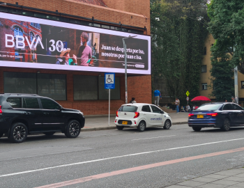 BBVA en pantalla LED de Unilago Marketmedios