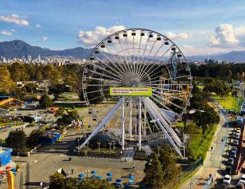 Campaña de inDrive en la Gran Rueda de Chicago de Salitre Mágico, ejemplo de publicidad en espacios urbanos de alto impacto en Bogotá.